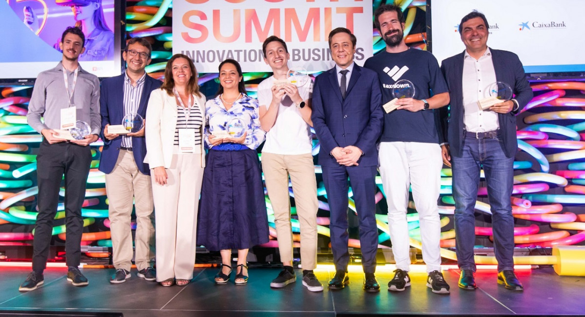 Ganadores de los premios emprendexxi de caixabank y enisa